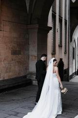 Dressystars White Wedding Dress Mermaid Sweetheart Spaghetti Straps Sleeveless Beaded Sweep Train Tulle Bridal Gown