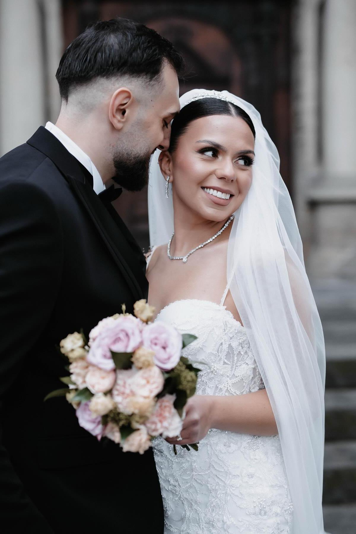 Dressystars White Wedding Dress Mermaid Sweetheart Spaghetti Straps Sleeveless Beaded Sweep Train Tulle Bridal Gown