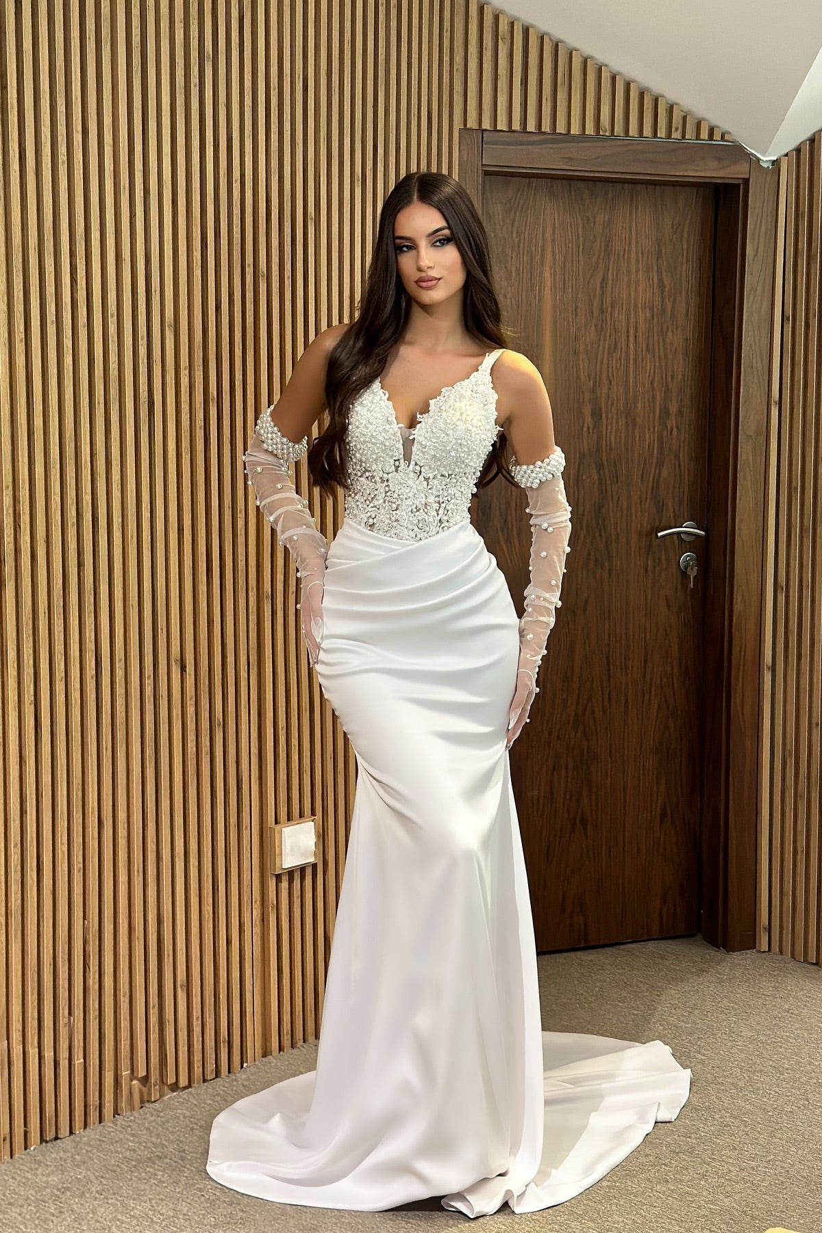 Dressystars White Wedding Dress Mermaid V Neck Spaghetti Strap Lace Sleeveless Beaded Satin Bridal Gown With Pearls