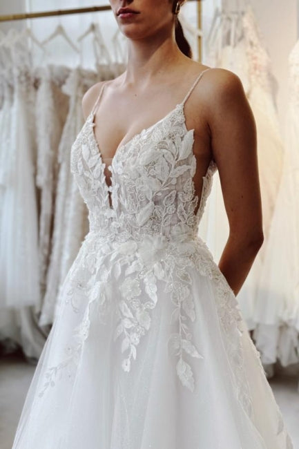 Dressystars White Wedding Dress Spaghetti Strap Sleeveless Beaded Cathedral Train Lace Tulle Bridal Gown