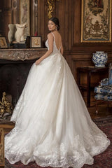 Dressystars White Wedding Dress Spaghetti Strap V Neck Sleeveless Backless Lace Ball Gown Lace Bridal Gown