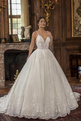Dressystars White Wedding Dress Spaghetti Strap V Neck Sleeveless Backless Lace Ball Gown Lace Bridal Gown