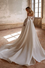 Dressystars White Wedding Dress Sweetheart A Line Sleeveless Lace Sweep Train Chiffon Bridal Gown With High Slit