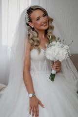 Dressystars White Wedding Dress Sweetheart Ball Gown Beaded Sleeveless Cathedral Train Tulle Bridal Gown