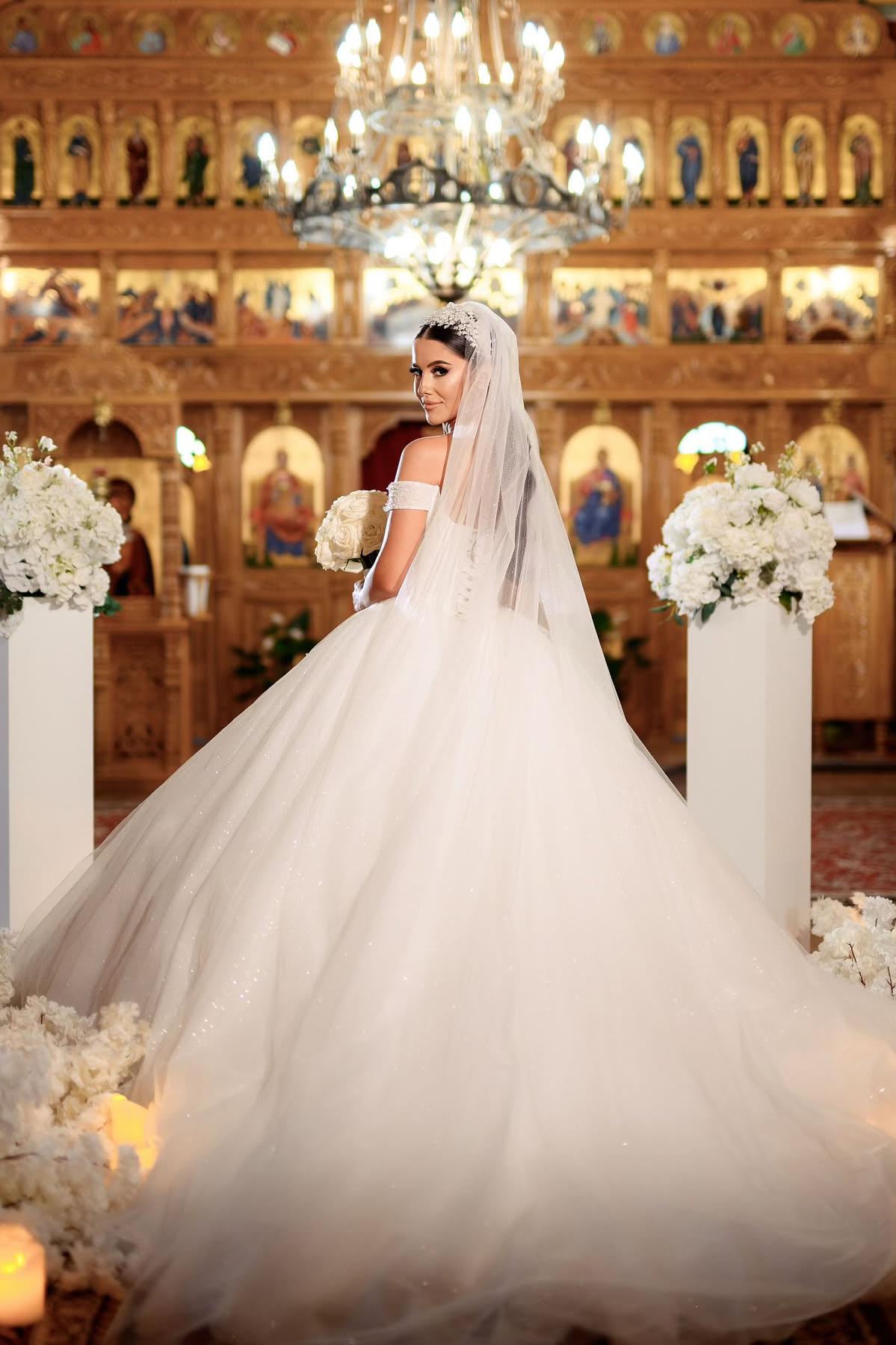 Dressystars White Wedding Dress Sweetheart Ball Gown Off The Shoulder Sleeveless Lace Up Cathedral Train Tulle Bridal Gown
