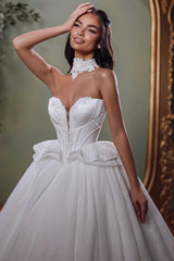 Dressystars White Wedding Dress Sweetheart Sleeveless Beaded Ball Gown Chapel Train Lace Bridal Gown With Appliques