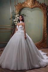 Dressystars White Wedding Dress Sweetheart Sleeveless Beaded Ball Gown Chapel Train Lace Bridal Gown With Appliques