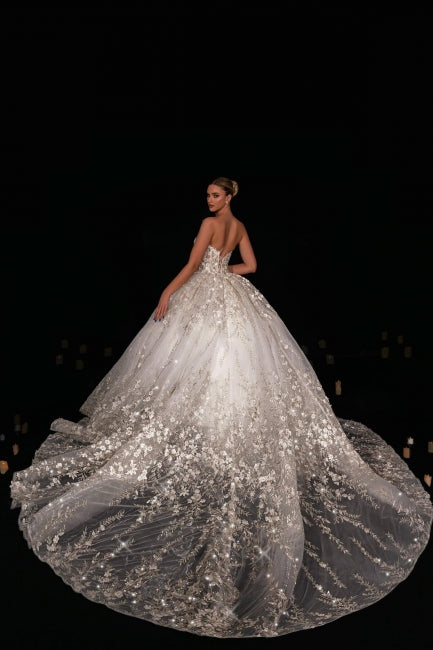 Dressystars White Wedding Dress Sweetheart Sleeveless Beaded Ball Gown Lace Tulle Bridal Gown With Appliques