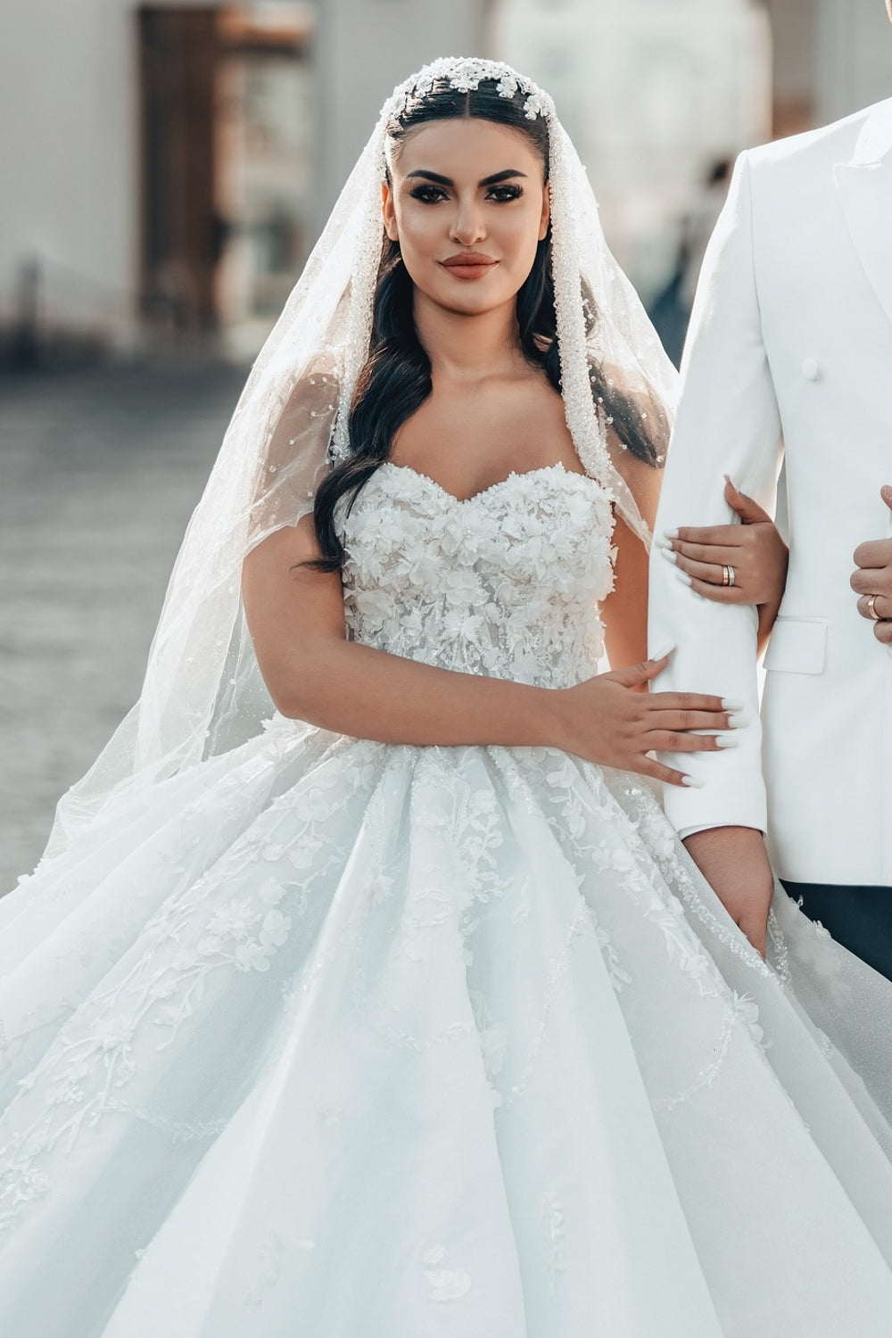 Dressystars White Wedding Dress Sweetheart Spaghetti Strap Sequined Ball Gown Tulle Bridal Gown With Appliques