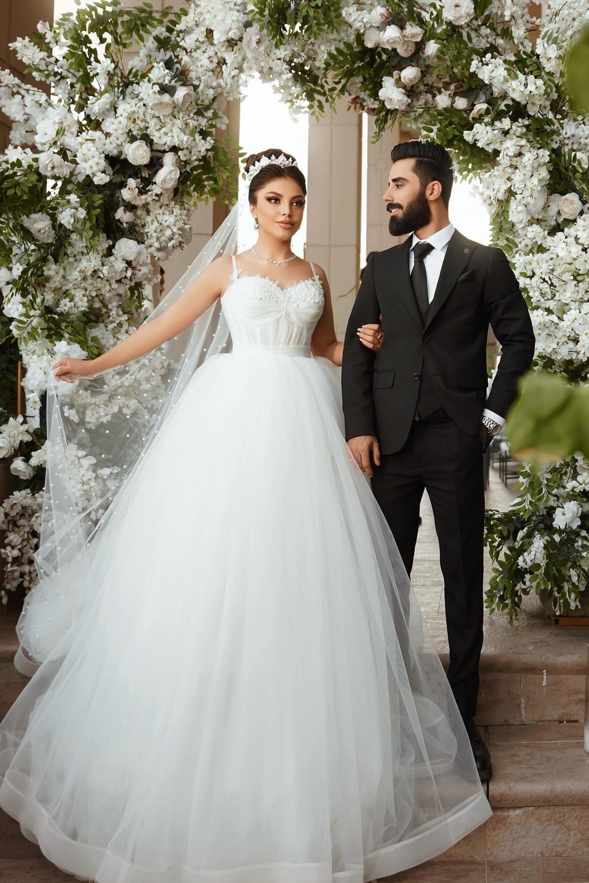 Dressystars White Wedding Dress Sweetheart Spaghetti Strap Sleeveless Ball Gown Tulle Bridal Gown