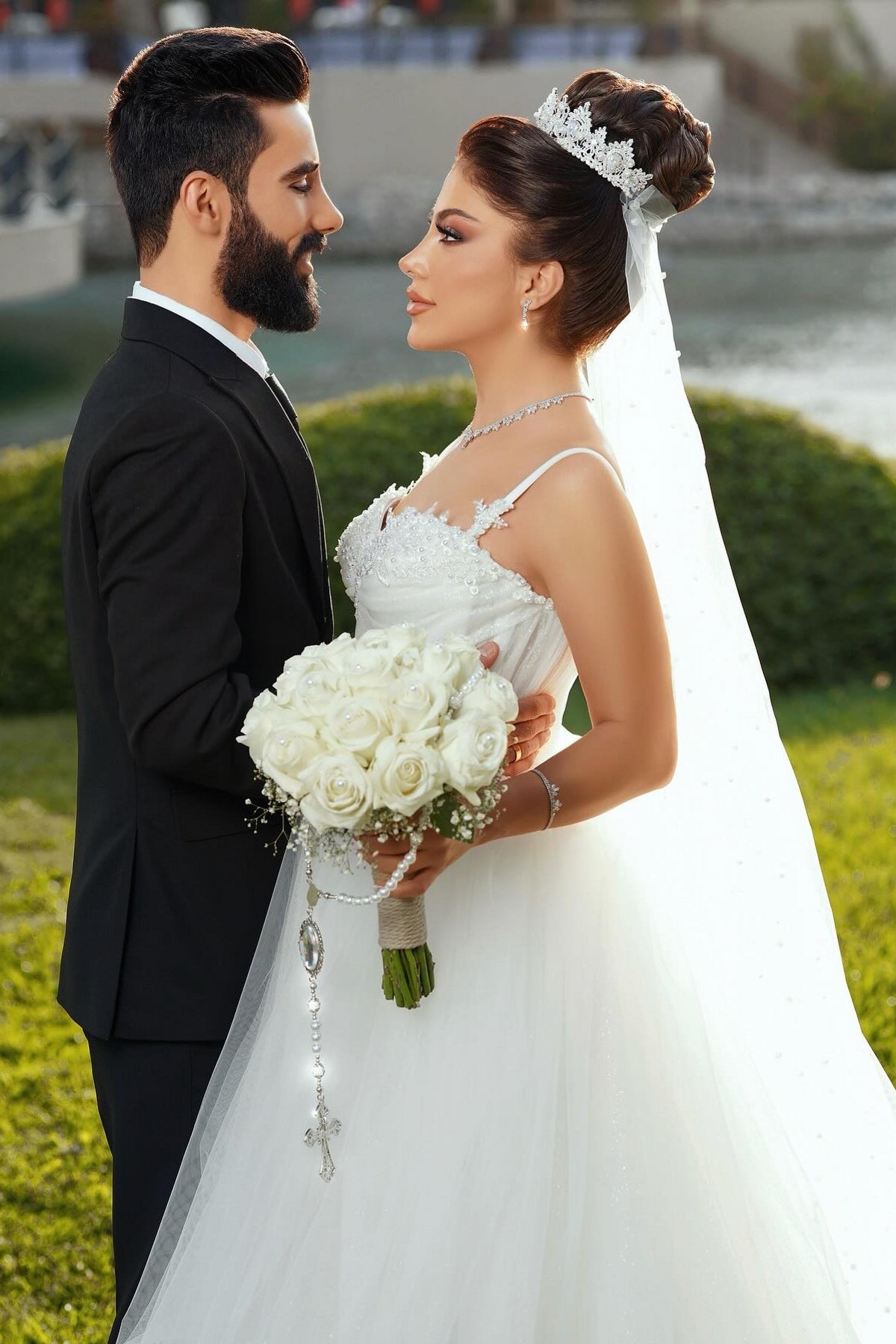 Dressystars White Wedding Dress Sweetheart Spaghetti Strap Sleeveless Ball Gown Tulle Bridal Gown