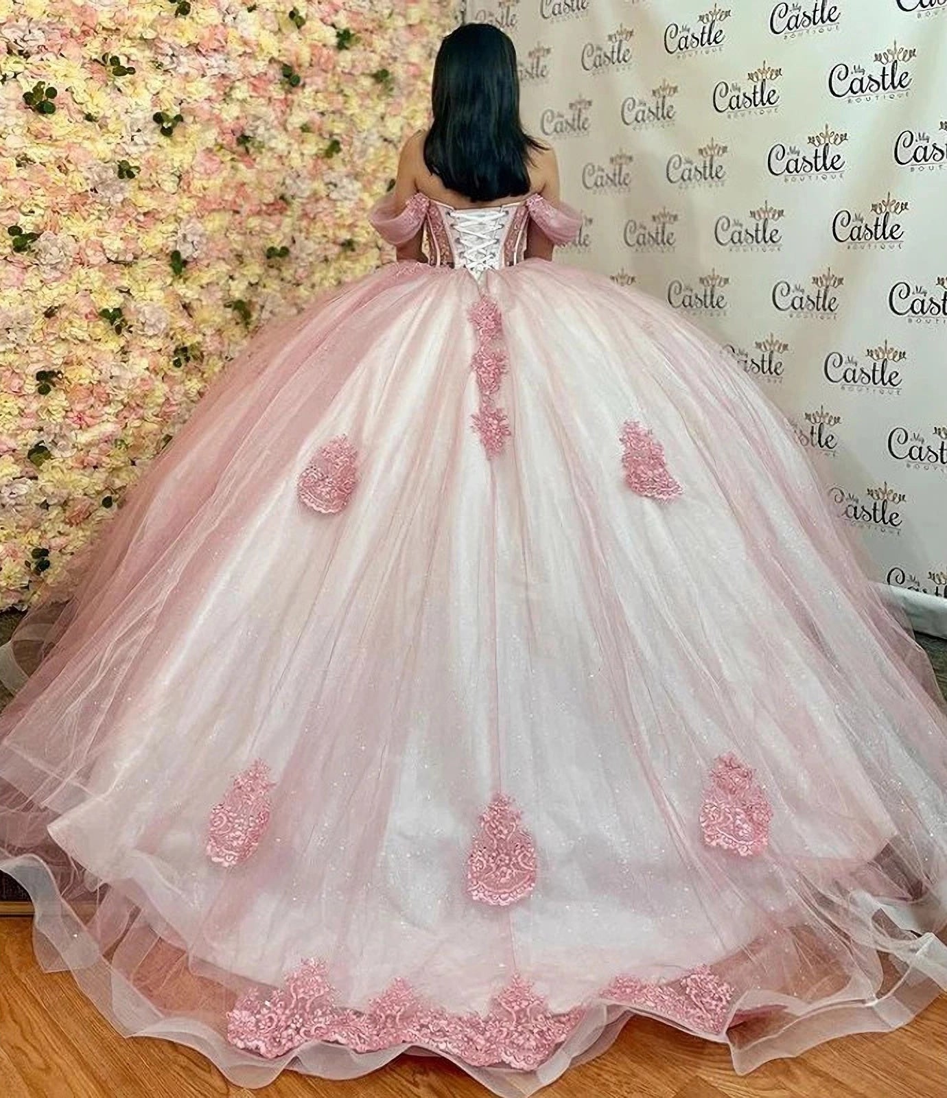 Elegant Ball Gown Off Shoulder Long Sleeves Lace Appliques Sweep Train Pink Tulle Quinceanera Dress For Sweet 16