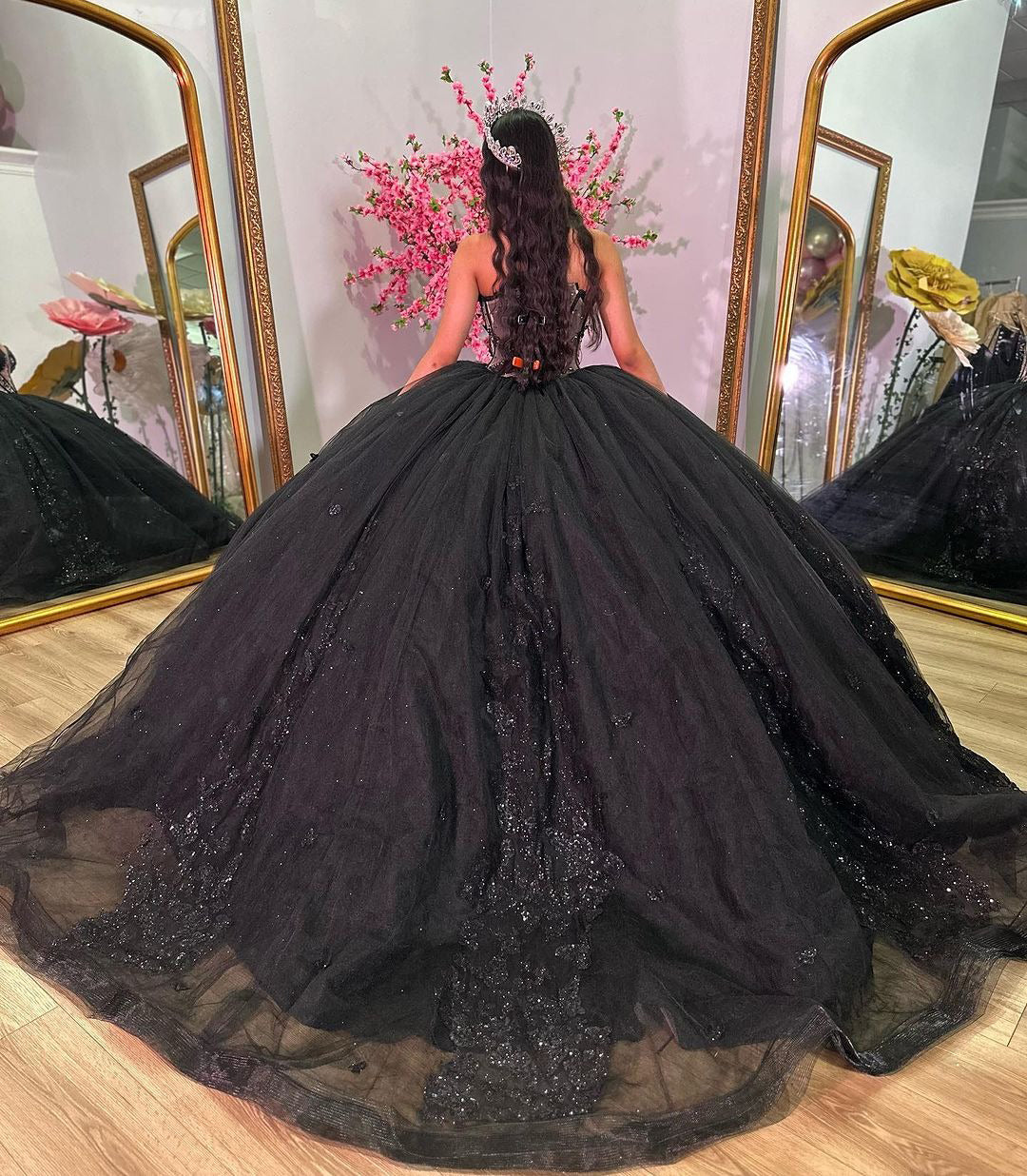 Elegant & Classic Ball Gown Sweetheart Neck Sleeveless Lace Applique Black Tulle Quinceanera Dress Birthday Party Gown For Sweet 16