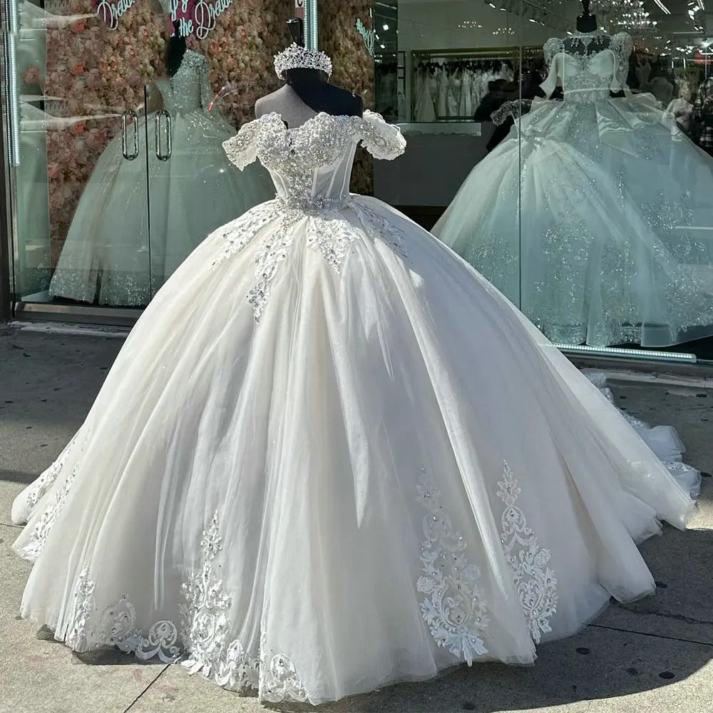 Elegant & Glamorous Ball Gown Off Shoulder Lace Appliques Beaded White Tulle Quinceanera Dress Princess Birthday Party Gown For Sweet 16