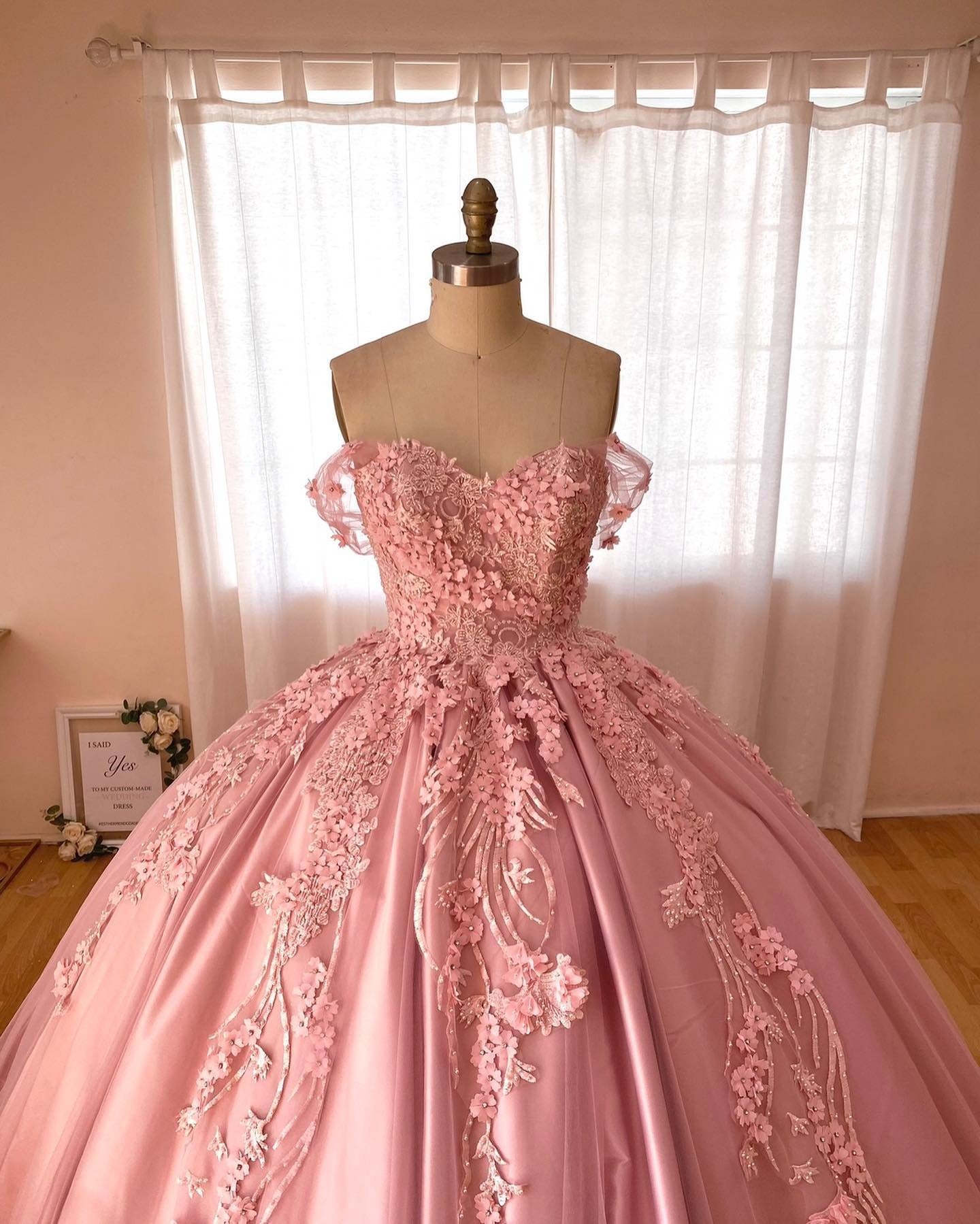 Elegant & Gorgeous Ball Gown Off Shoulder 3D Flower Lace Appliques Beaded Pink Satin Quinceanera Dress For Sweet 16