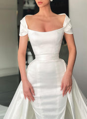 Elegant Wedding Dress: Simple Satin Wrap