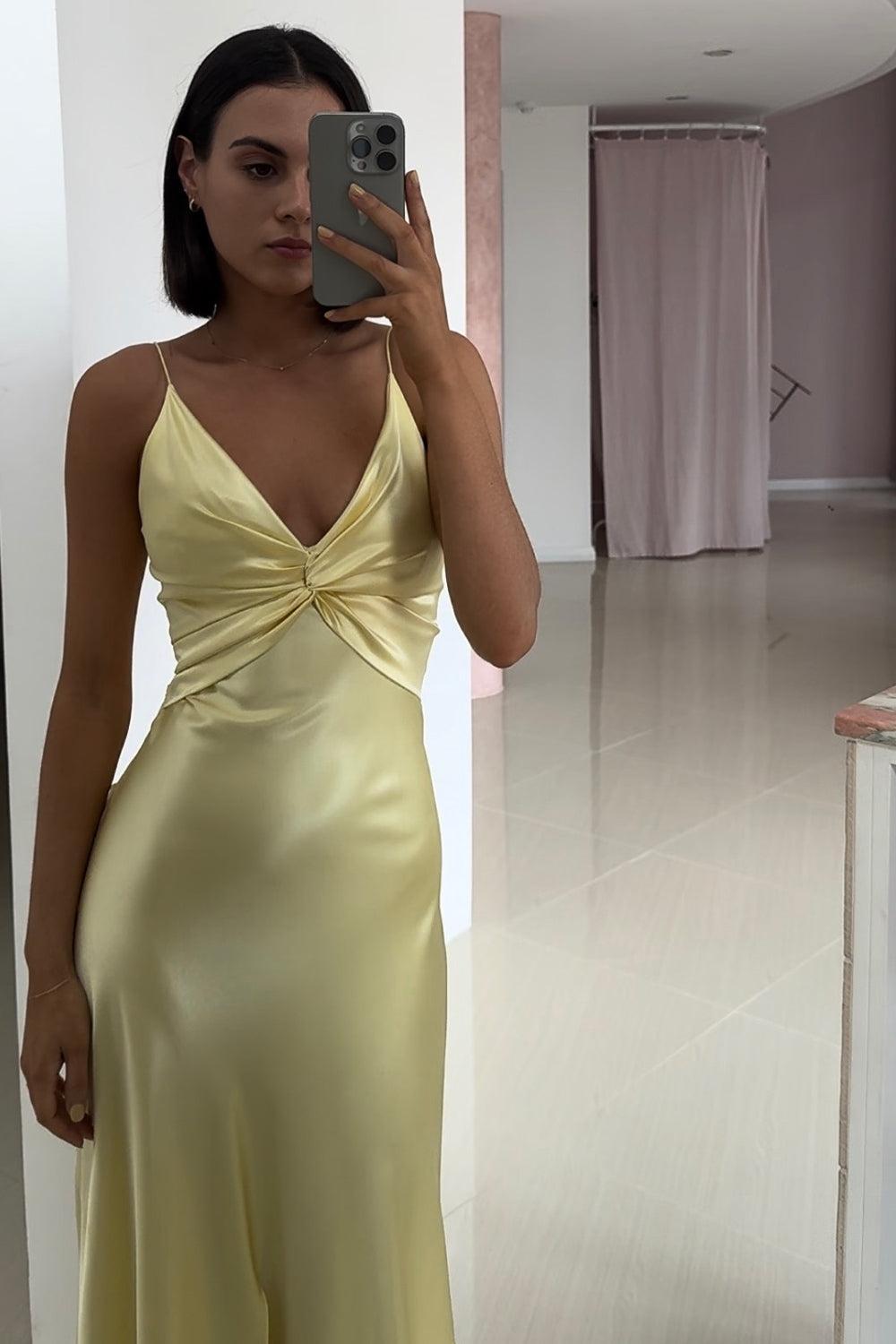 Dressystars Elegant Yellow V-Neck Back Satin Gown With Front Twist Formal Evening Gown
