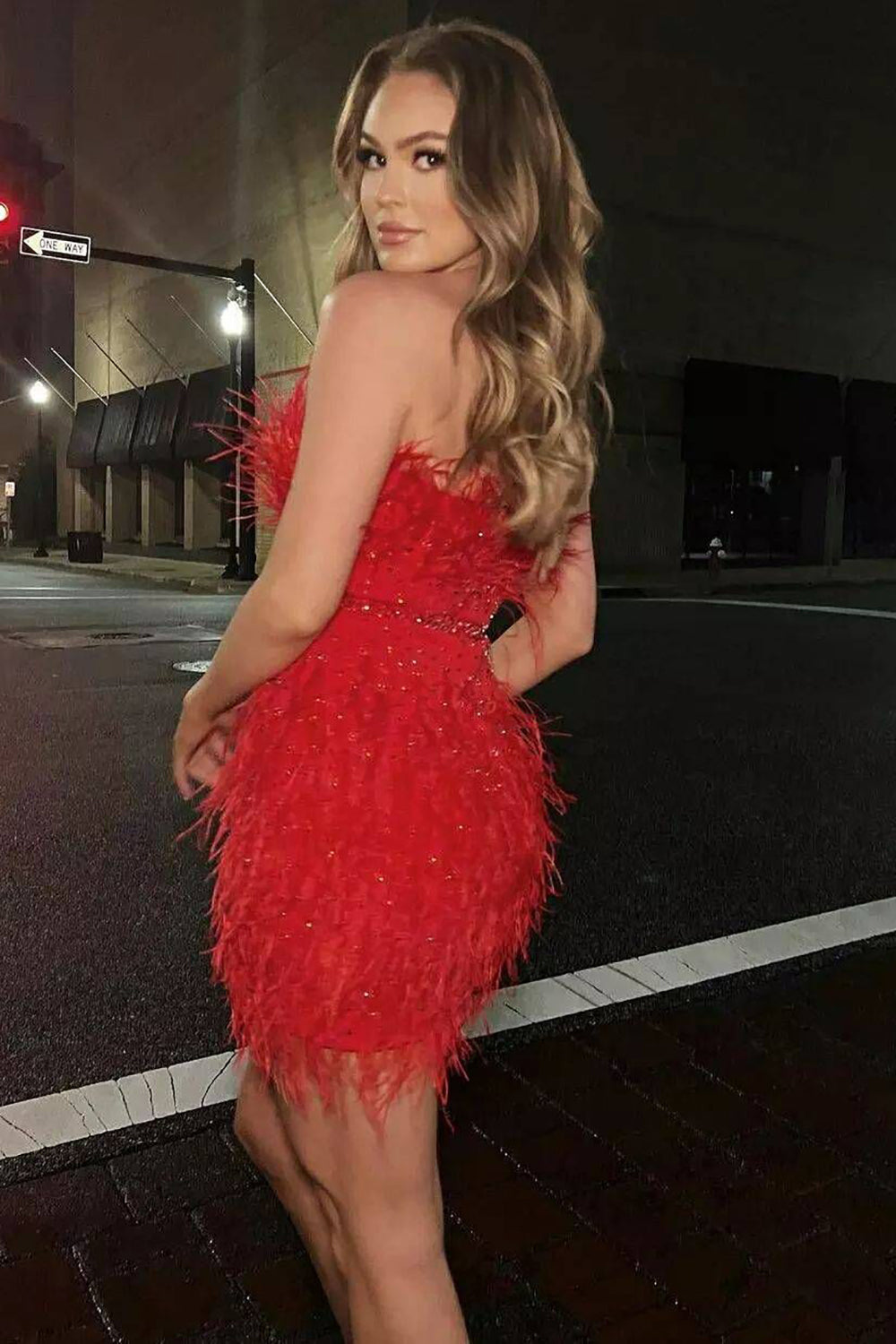 Fuchsia Homecoming Dresses Beaded Tight Short Cocktail Dresses with Feathers