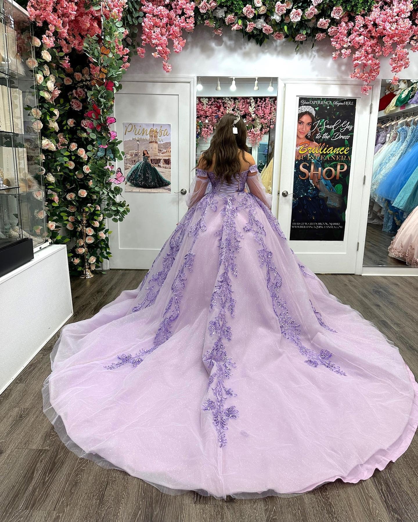 Glamorous & Gorgeous Ball Gown Off Shoulder Long Sleeves Lace Appliques Lilac Tulle Quinceanera Dress Evening Party Gown For Sweet 16