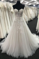Handmade Ivory Sweetheart Neck Tulle Lace Long Handmade Wedding Dress Lace Bridal Gown