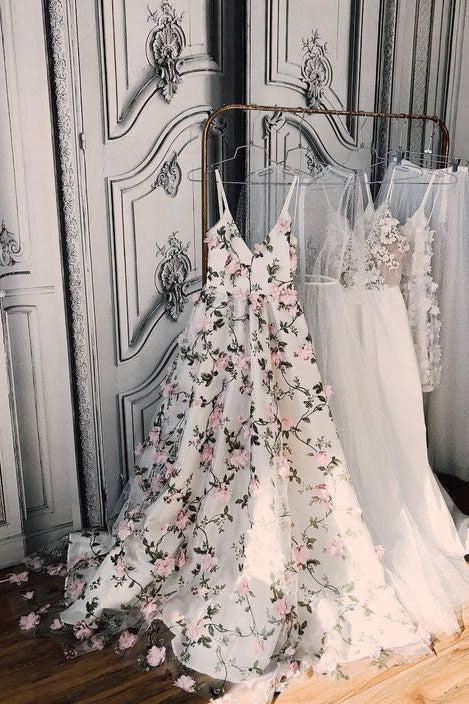 Handmade Wedding Dress Ivory V Neck 3D Appliques Long Bridal Gown