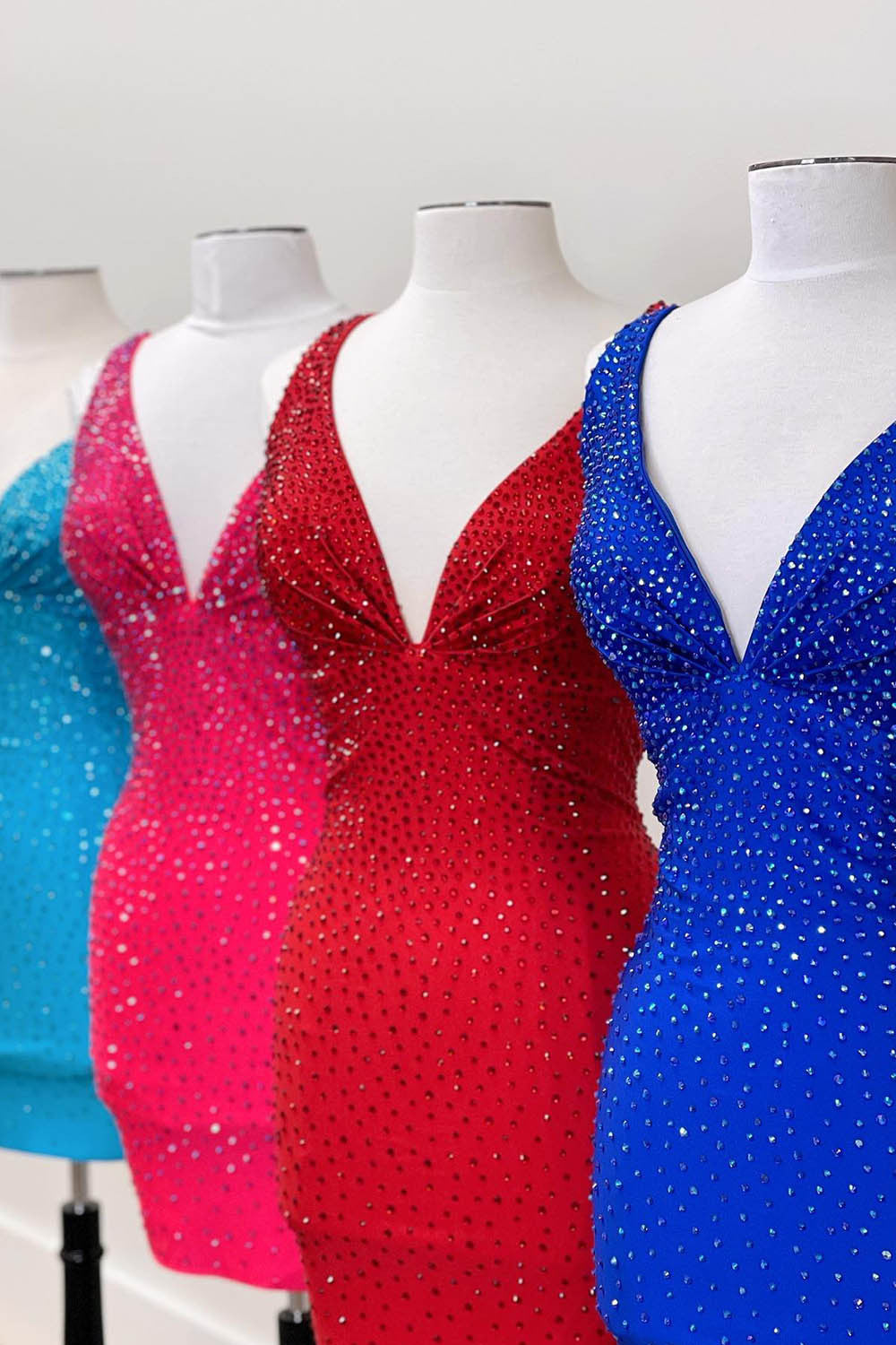 Hot Pink Homecoming Dresses Beaded V-Neck Backless Tight Short Cocktail Dresses