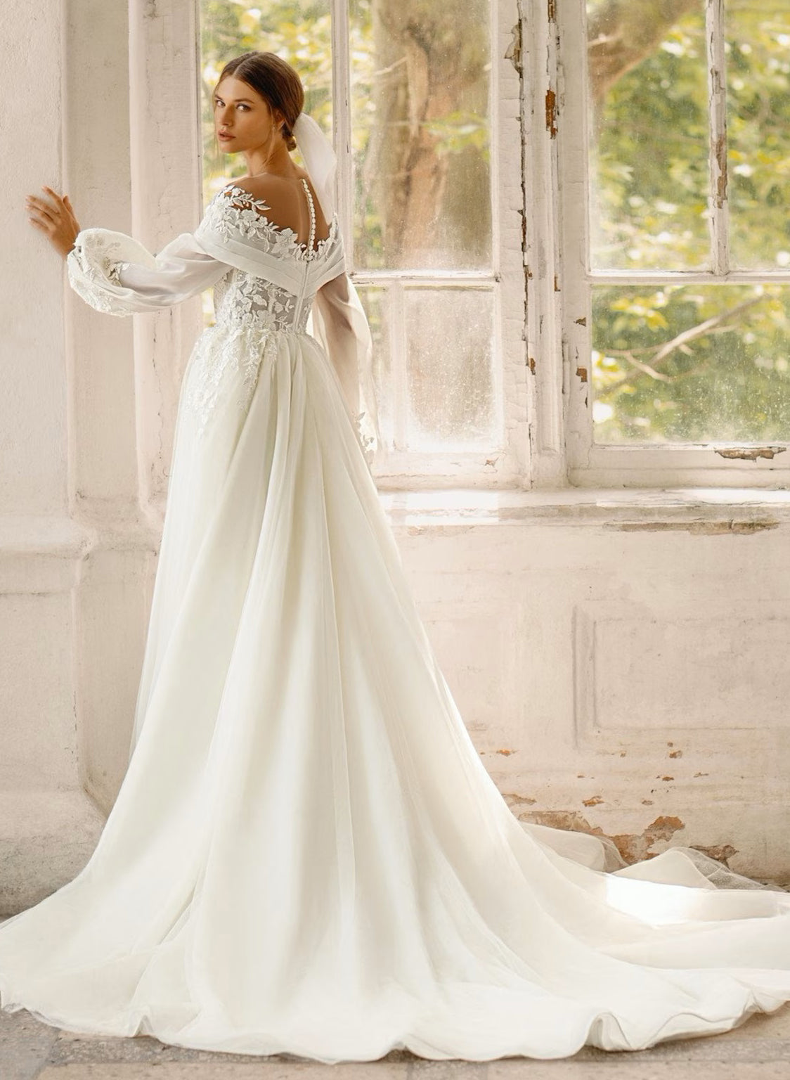 Illusion Neck Lace Long Sleeves Wedding Dress