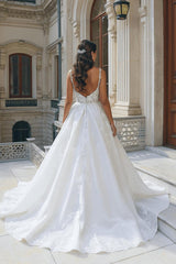 Ivory A Line Wedding Dress Scoop Neck Corset Tulle Bridal Gown with Slit