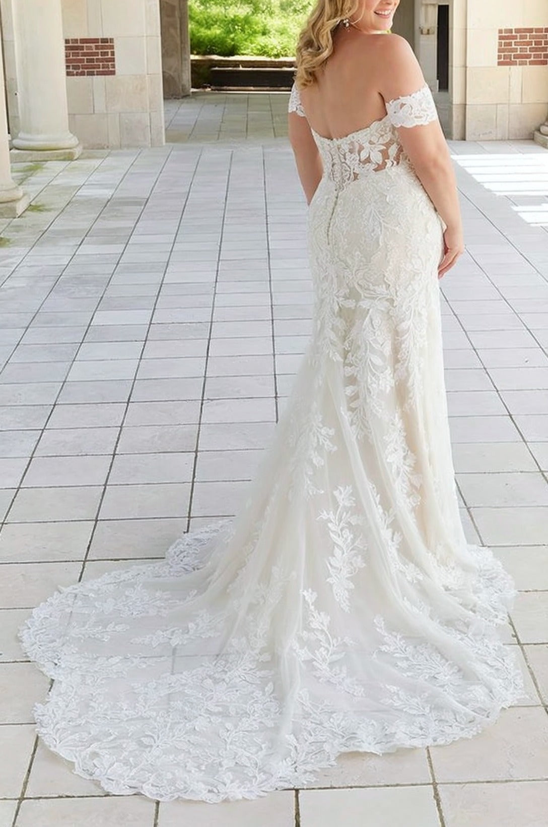 Ivory Plus Size Wedding Dress Lace Apppliques Mermaid Off the Shoulder Bridal Dress