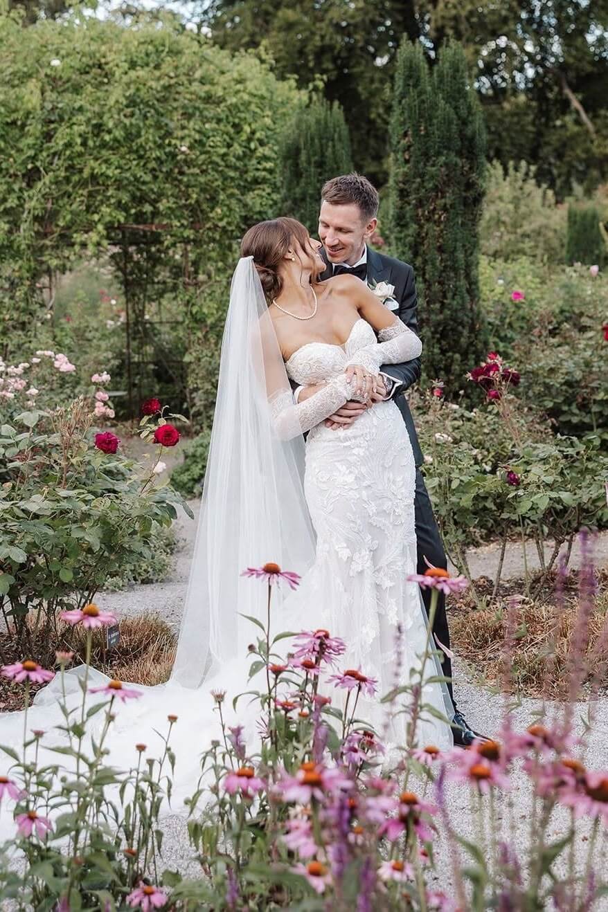 Lace Mermaid Wedding Dress with Detachable Long Sleeves Sweetheart Strapless Bridal Gown