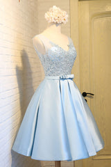 Light Homecoming Dress Blue V Neck Lace Appliques Short Party Cocktail Dress