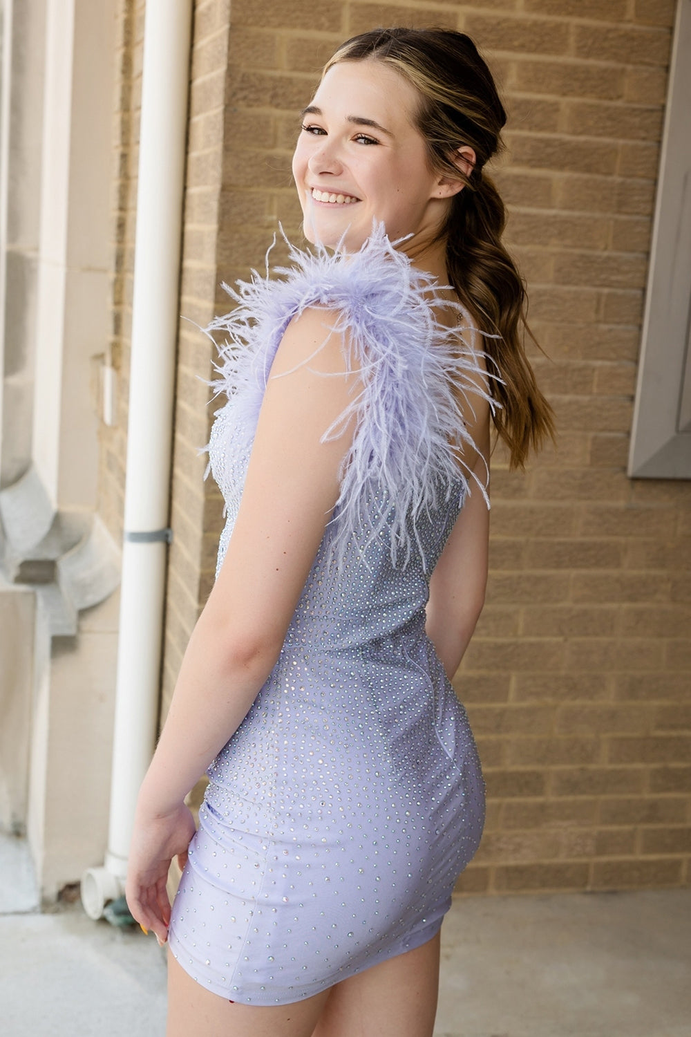 Lilac Homecoming Dresses Beaded One Shoulder Tight Short Cocktail Dresses with Feathers