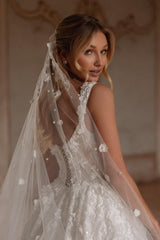 Long Ivory A Line Wedding Dress Princess Spaghetti Straps Lace Tulle Bridal Gown
