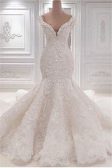 Luxurious Off the Shoulder Mermaid Wedding Dress with Lace Appliques