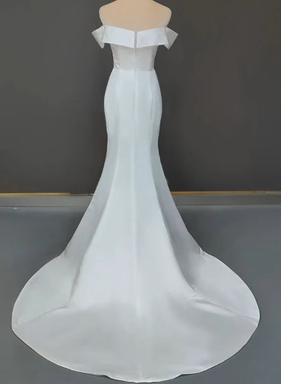 Off the Shoulder Sleeveless Trumpet/Mermaid Satin Wedding Dress with Sweep Train
