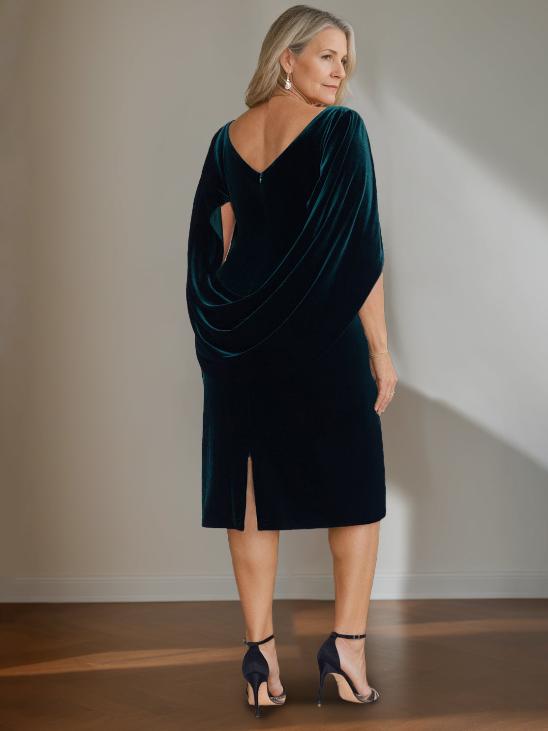 Plus Size Velvet Mother of the Bride A-Line Dress with Scoop Neck and Ruffled Knee-Length Hem