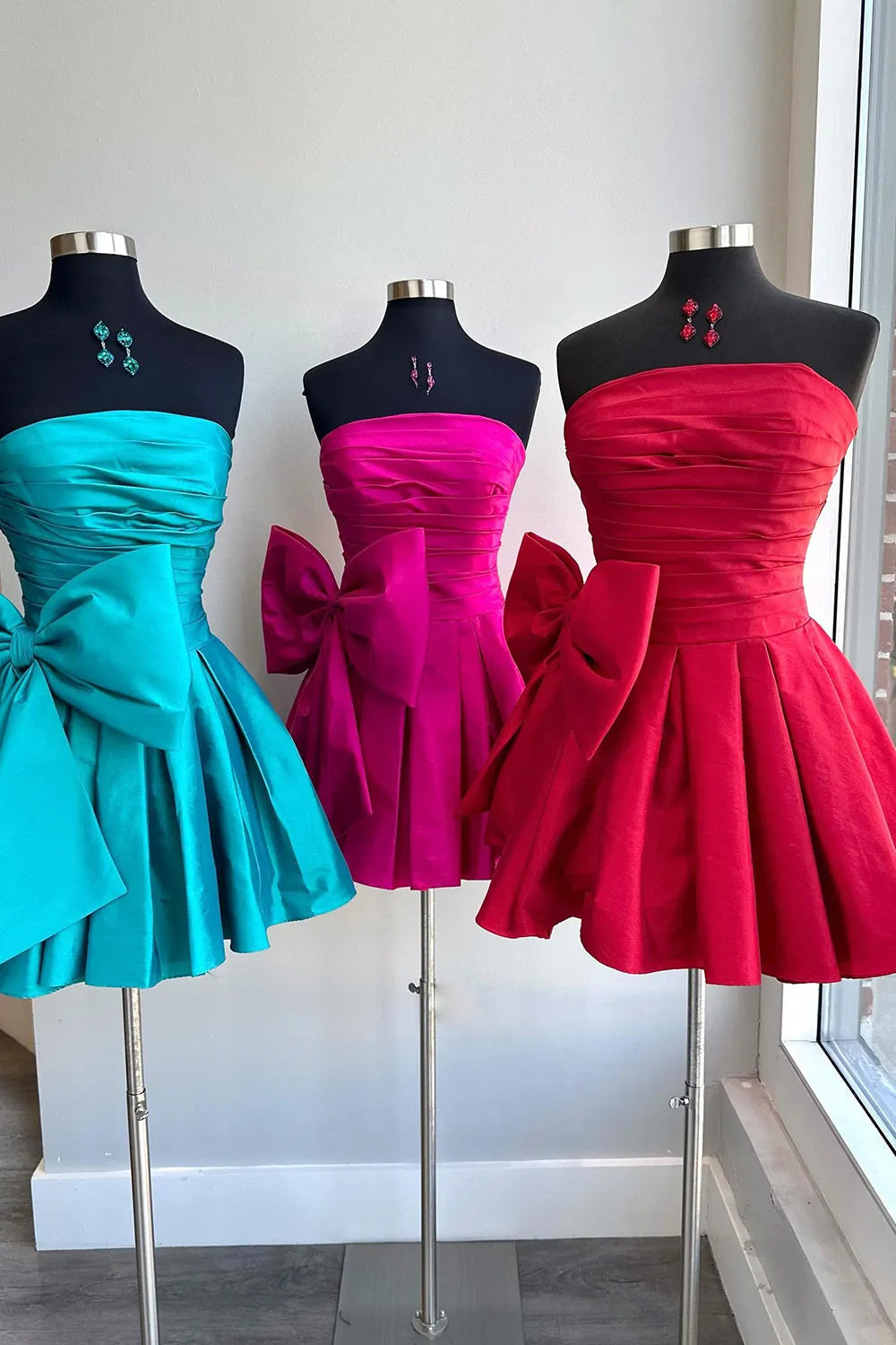 Pretty Homecoming Dress A Line Strapless Pleated Party with bowknotShort Party Cocktail Dress