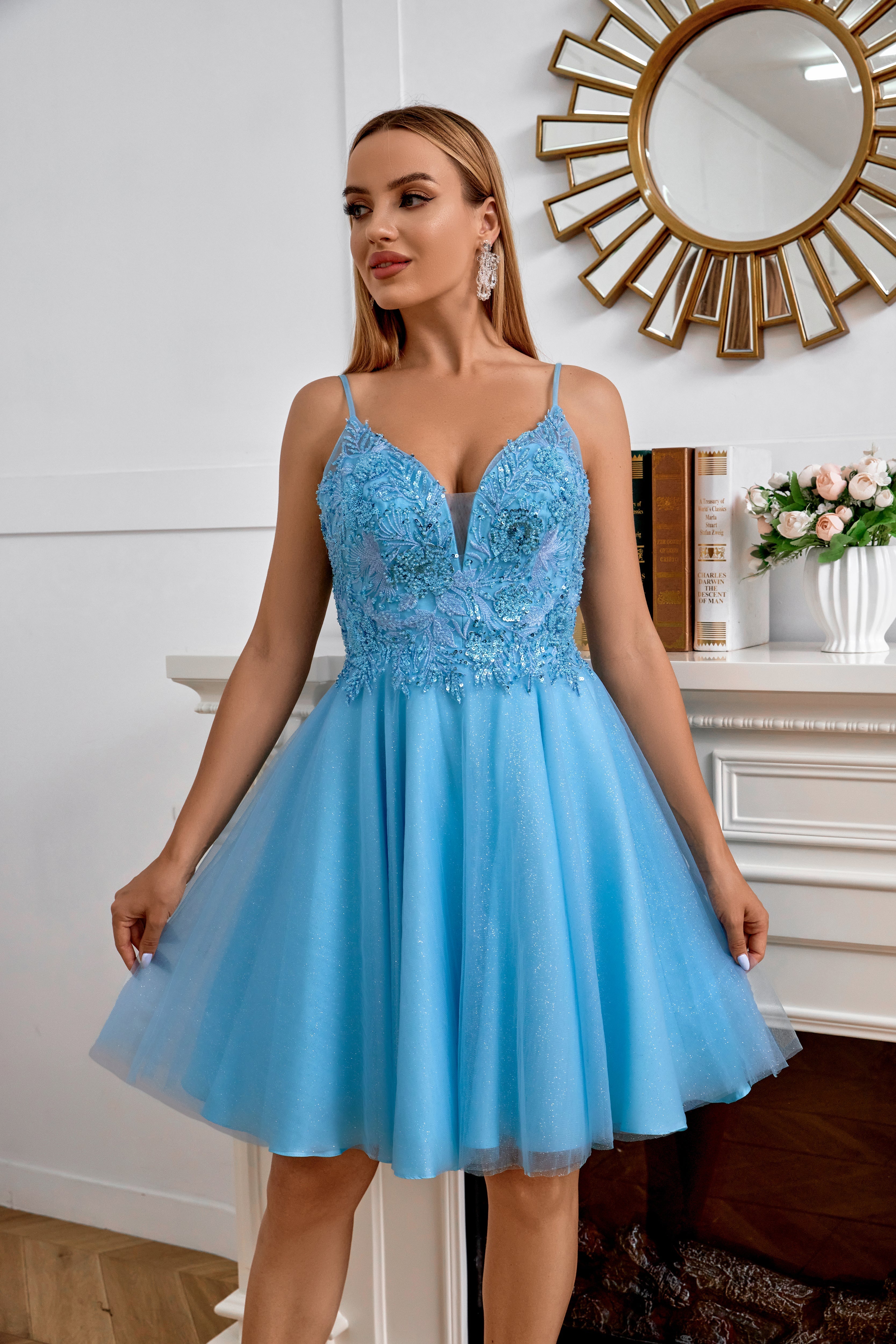 Pretty Homecoming Dress A Line V neck Applique Tulle Short Party Cocktail Dress