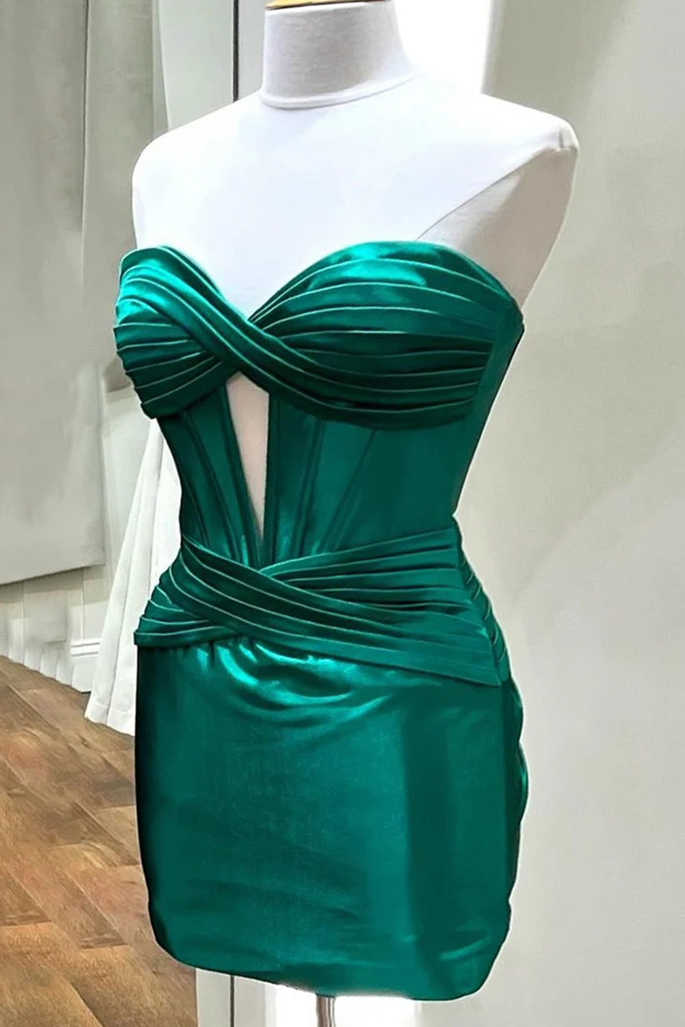 Red Homecoming Dress Strapless Keyhole Ruched Satin Bodycon Short Party Cocktail Dress