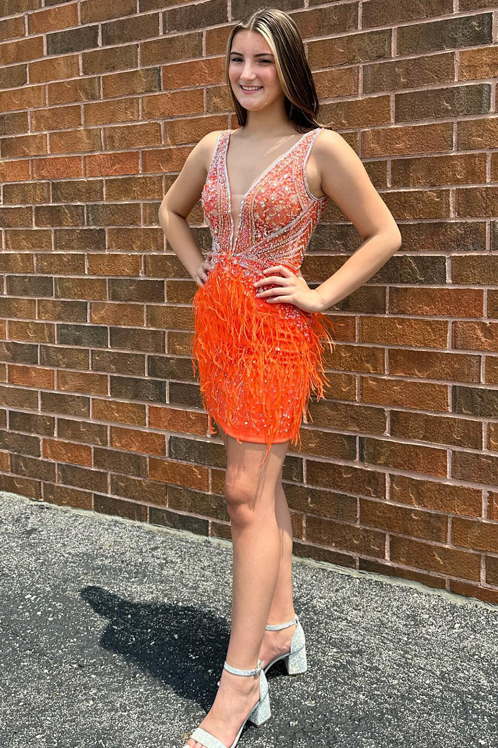 Red Homecoming Dresses Beaded Feathered Tight Short Cocktail Dresses