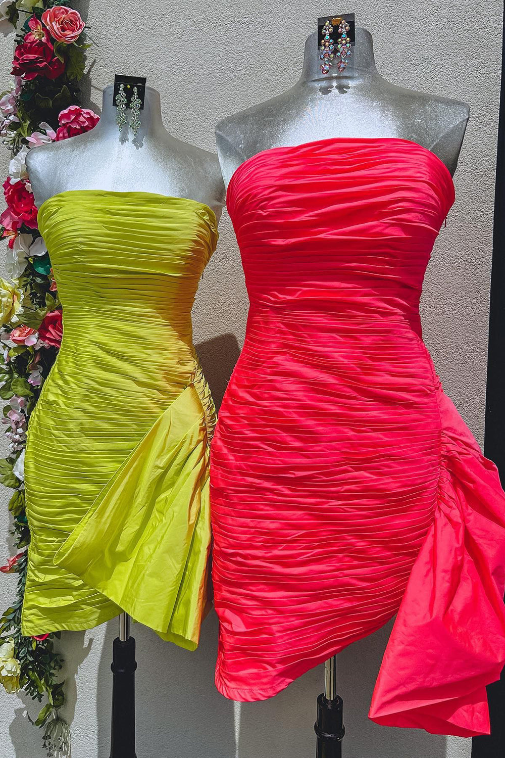 Red Homecoming Dresses Strapless Ruched Tight Short Cocktail Dresses with Ruffles