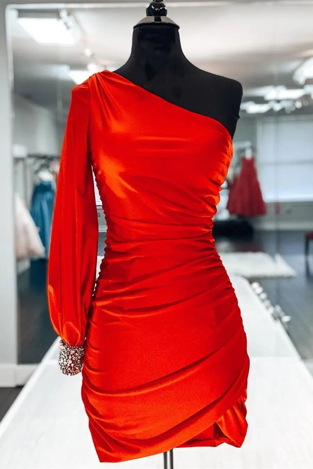 Red Homecoming Dresses Tight Beaded Cocktail Dresses with Sleeves