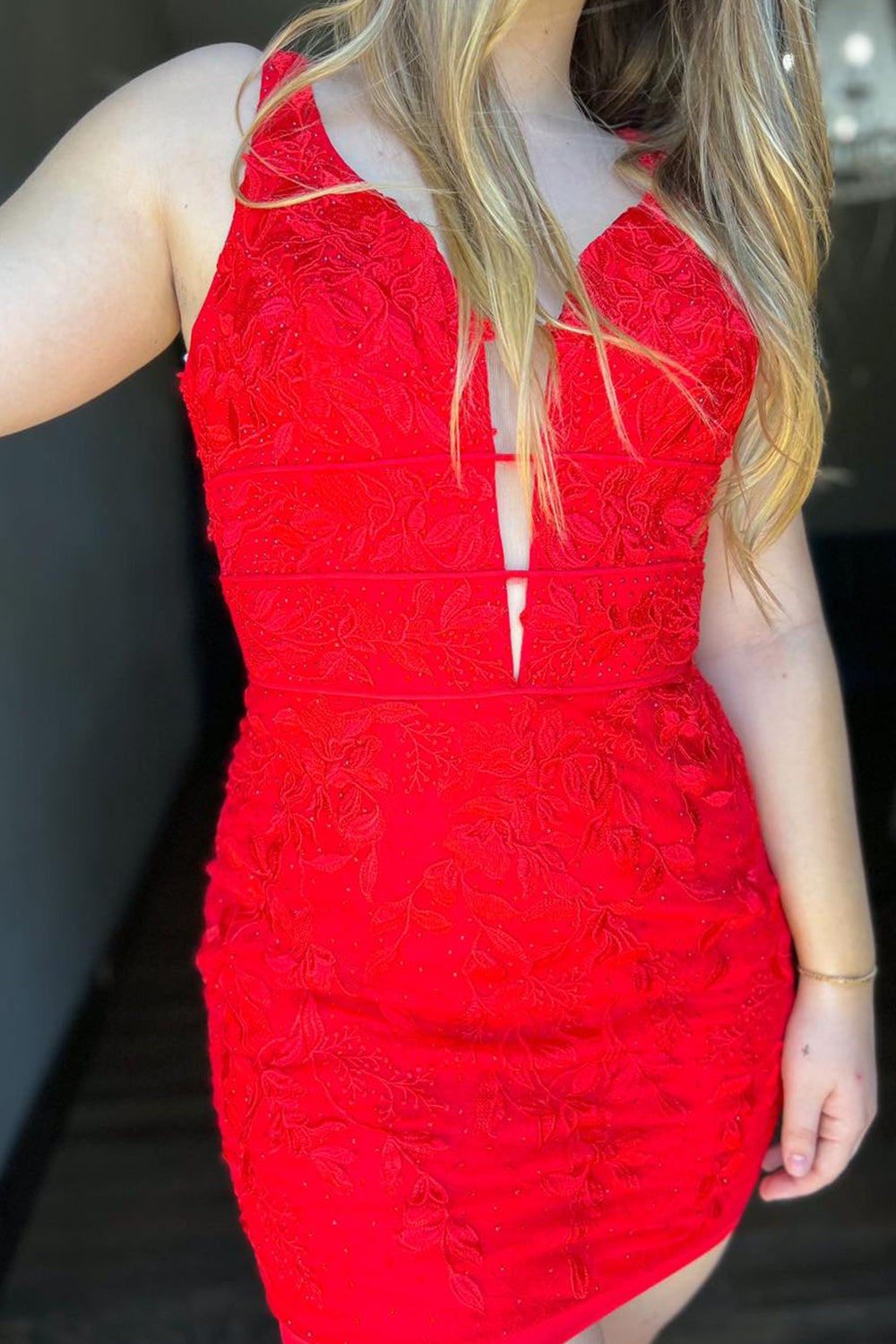 Red Homecoming Dresses V-Neck Lace Tight Short Cocktail Dresses