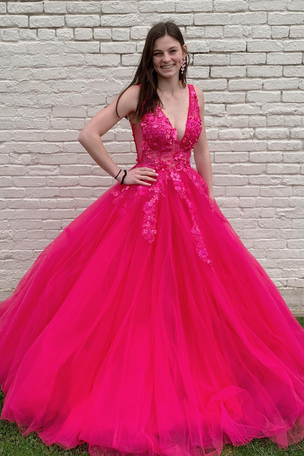 Red Prom Dress A Line V Neck Long Evening Dress With Appliques