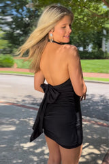 Simple Black Homecoming Dresses Halter Backless Tight Short Satin Cocktail Dresses
