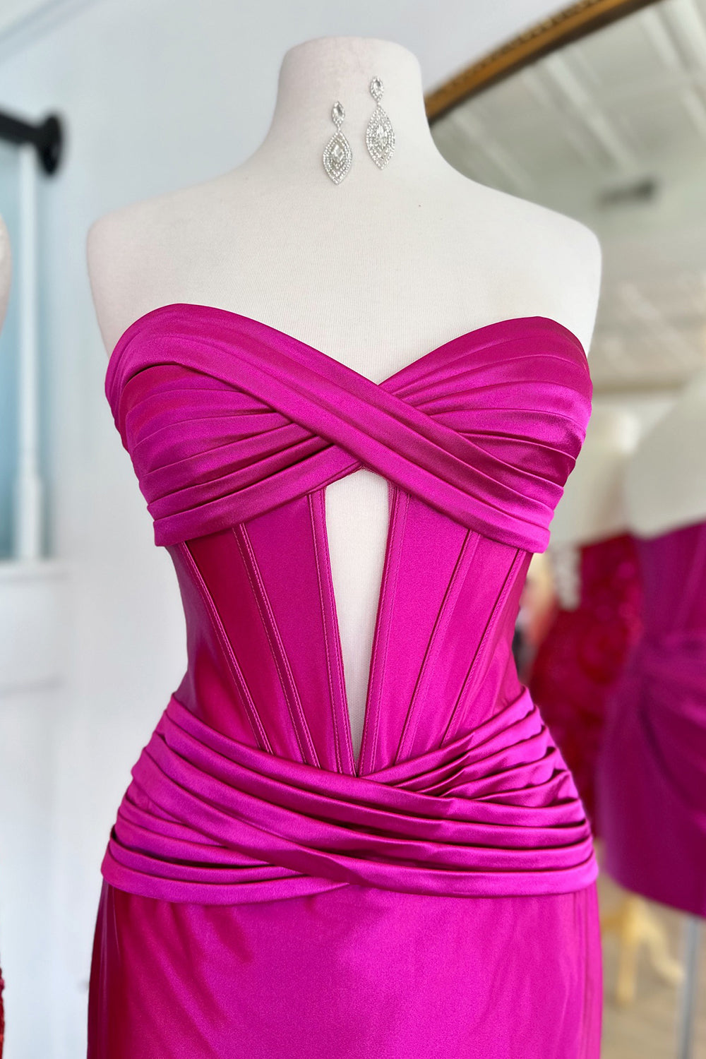Simple Golden Homecoming Dresses Corset Strapless Tight Short Cocktail Dresses