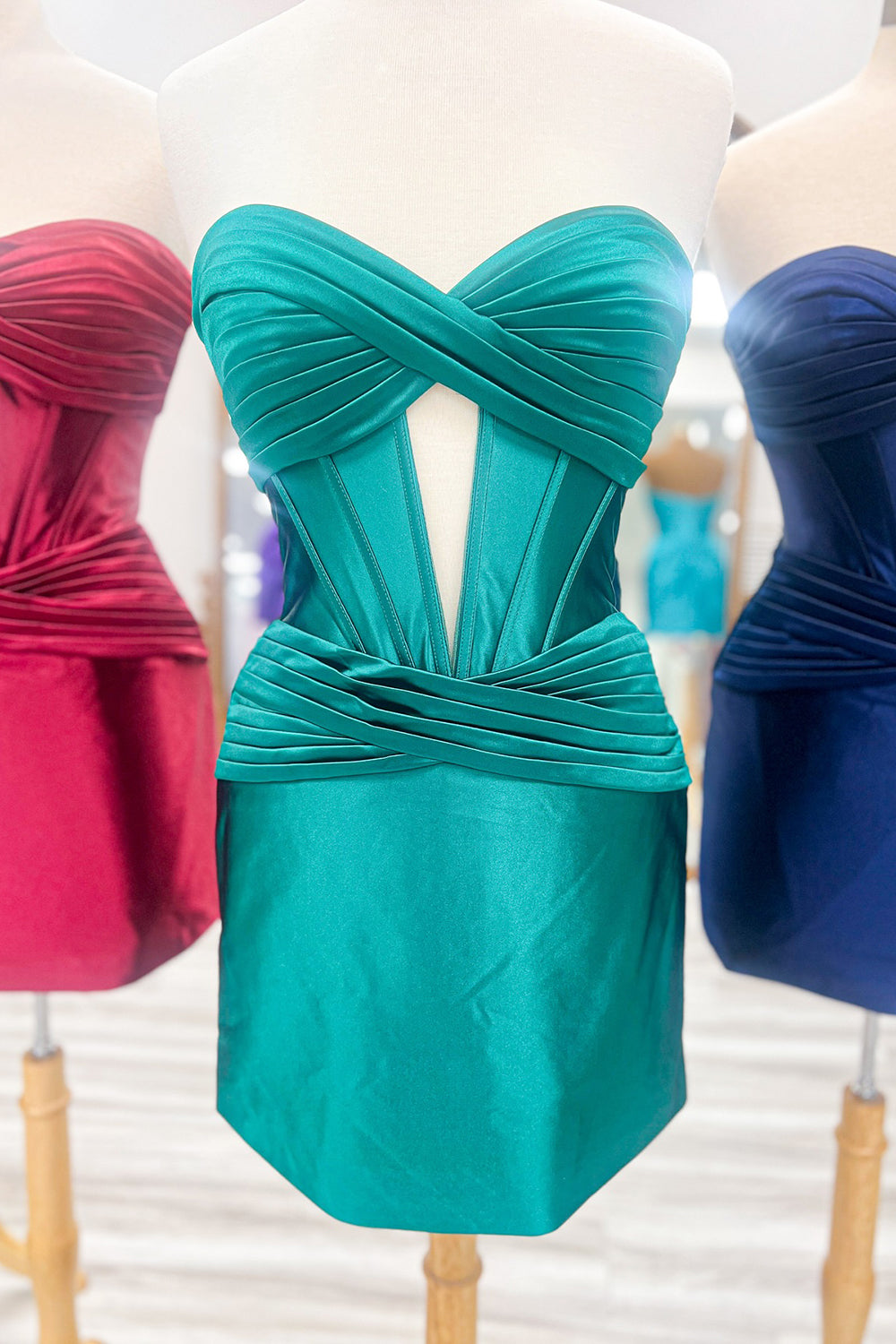 Simple Golden Homecoming Dresses Corset Strapless Tight Short Cocktail Dresses
