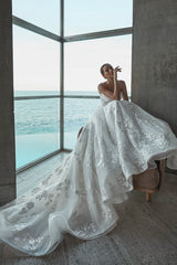 Dressystars Spaghetti Straps Wedding Dress A Line Bridal Gown with Beaded Lace Appliques