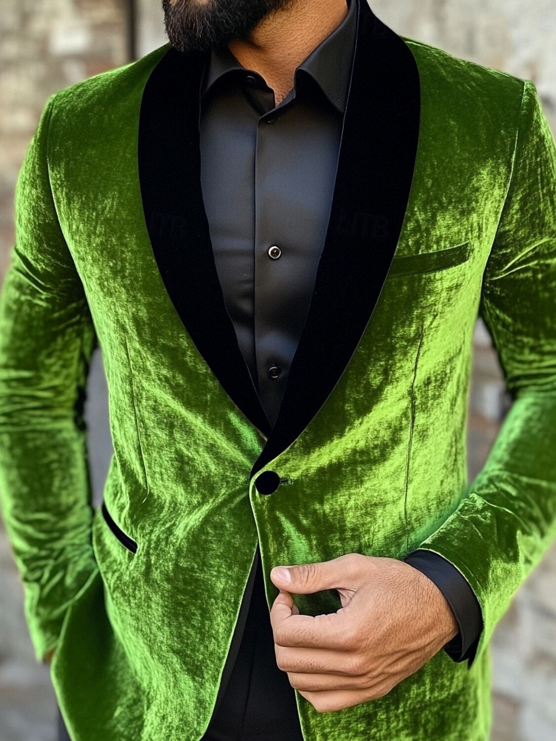 Standard Fit Single-Breasted Velvet Blazer In Green With One Button