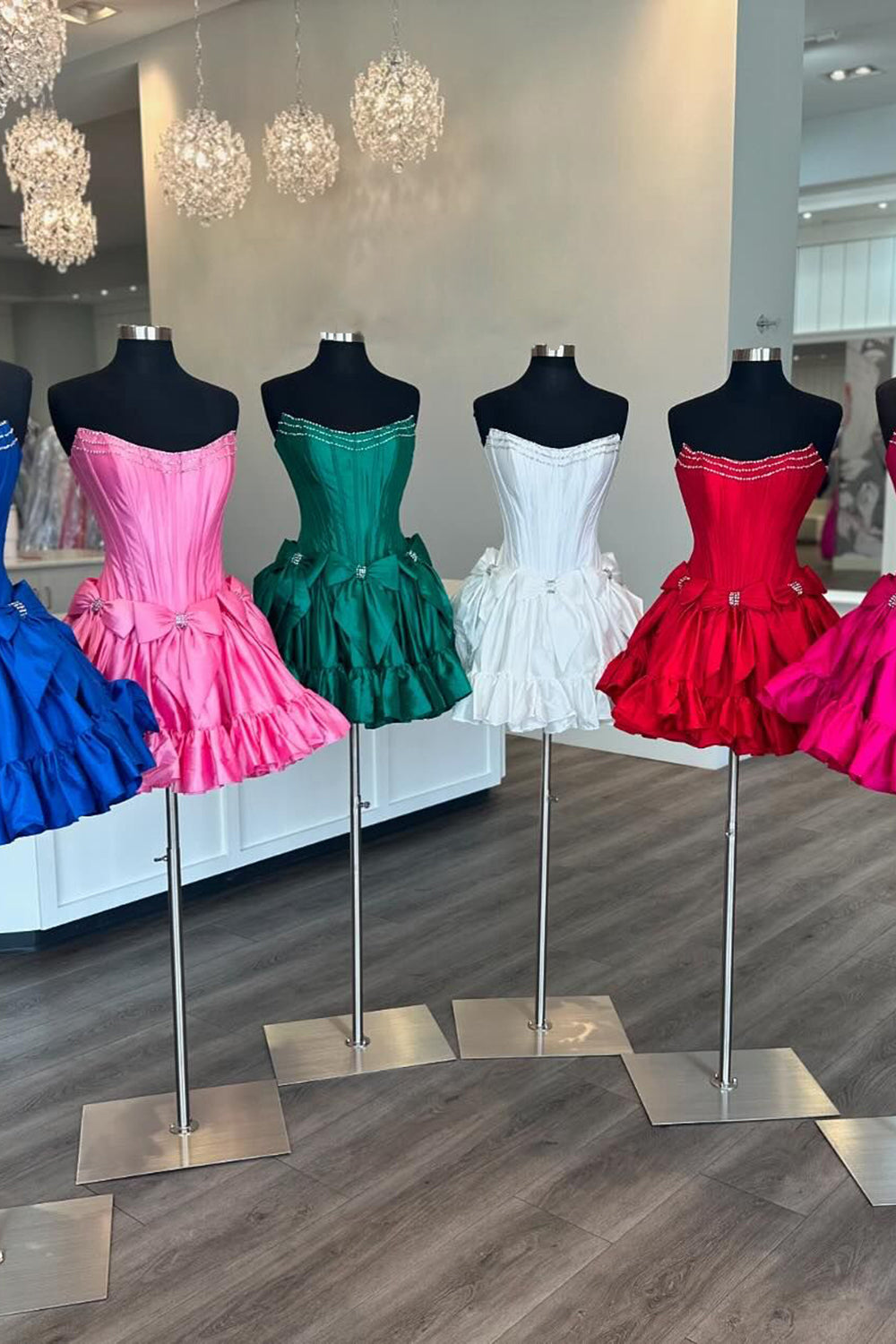 Strapless A Line Black Homecoming Dresses Corset Short Cocktail Dresses With Ruffles